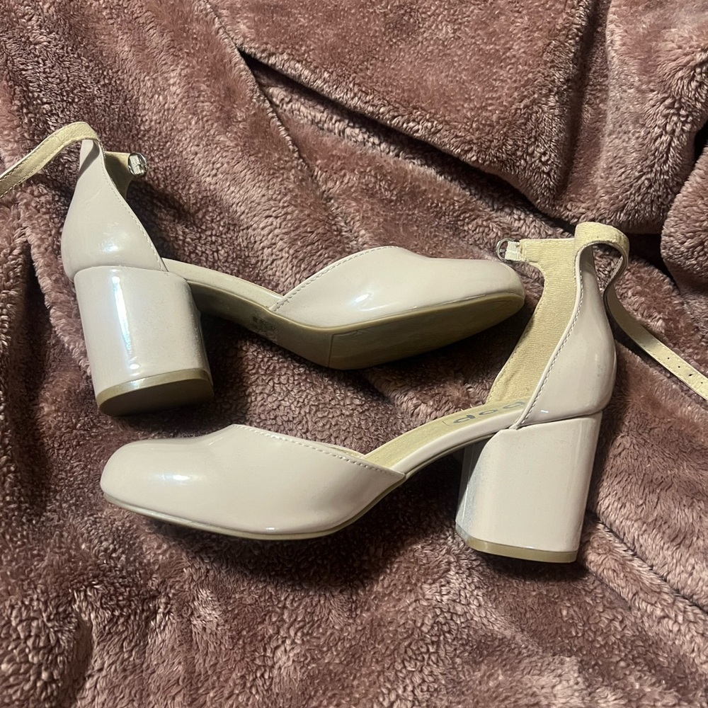 Size 9 nude heals